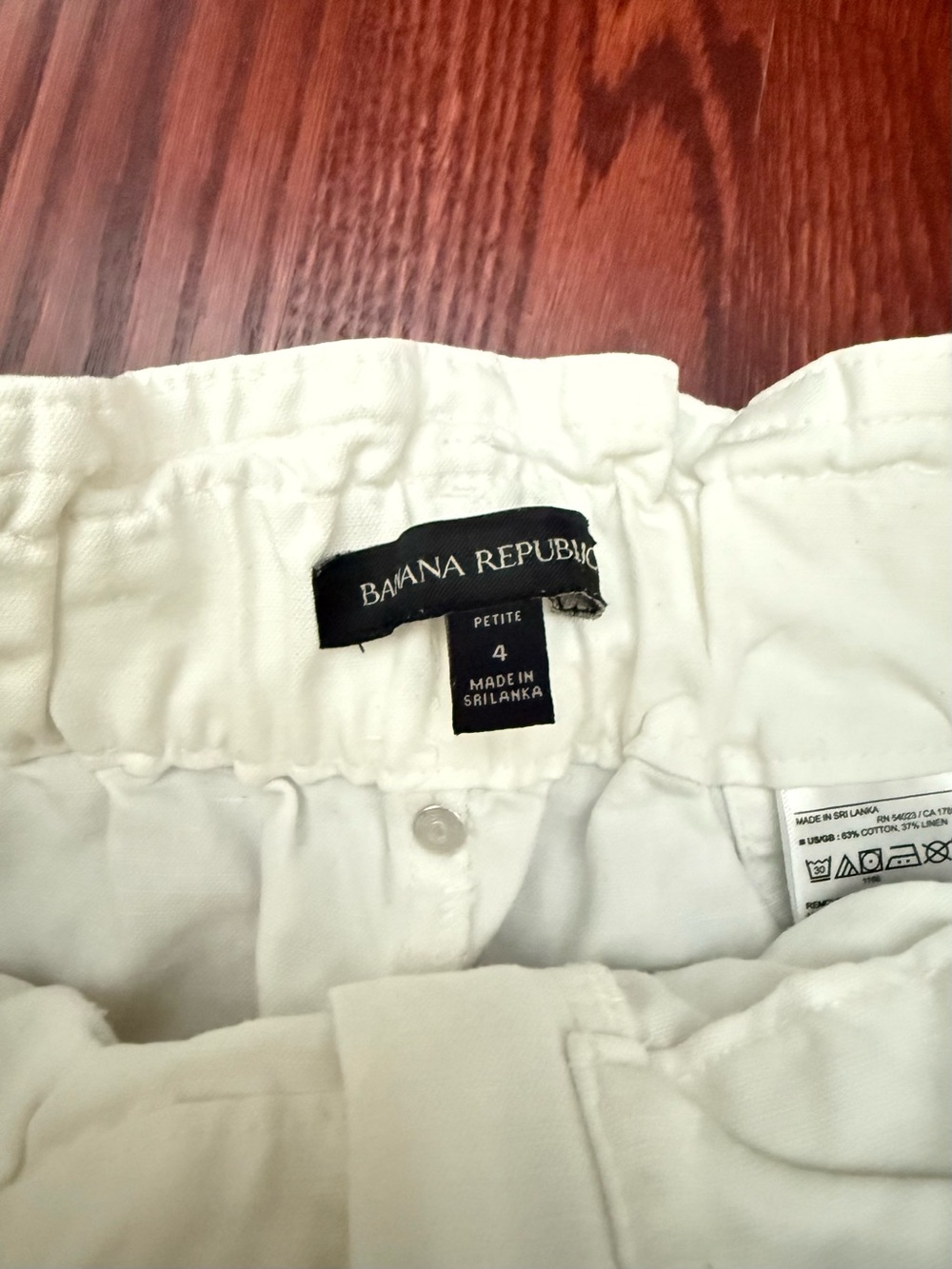 Banana Republic Linen Mix Cream High-Waist Belted Shorts - Picture 2 of 3